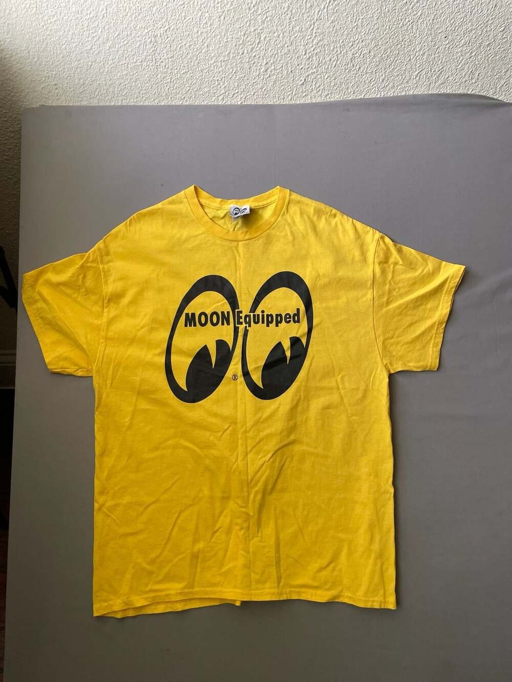 Mooneyes Moon Equipped Classic Logo Yellow T-Shirt XL